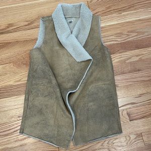 Ecote’ brown sherpa vest with pockets